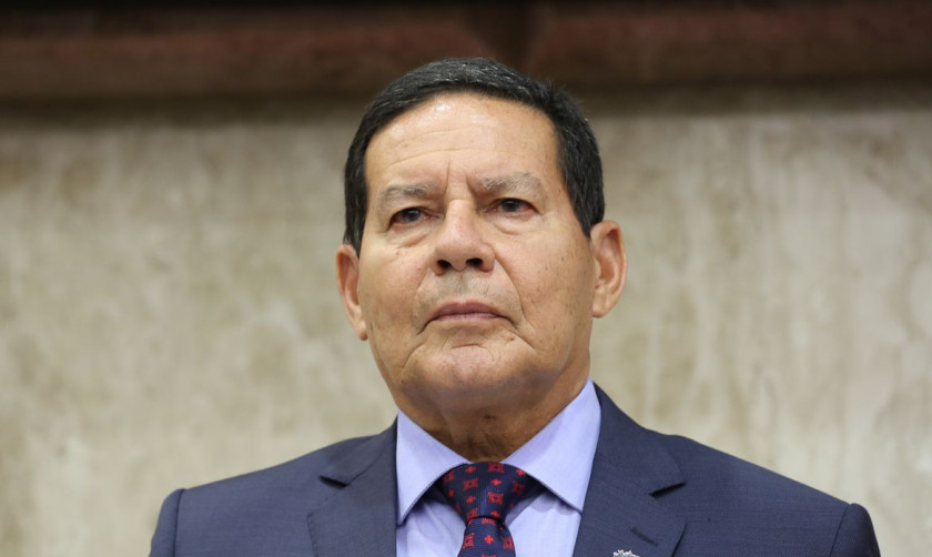 &Uacute;nico voto contr&aacute;rio ao fim da escala 6x1, Hamilton Mour&atilde;o justifica decis&atilde;o: 'N&atilde;o negocio minhas convic&ccedil;&otilde;es'