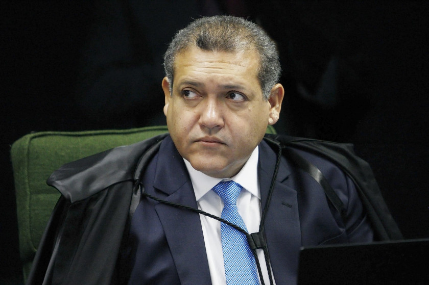 TSE manda recolher jornal sindical contra Fl&aacute;vio Bolsonaro