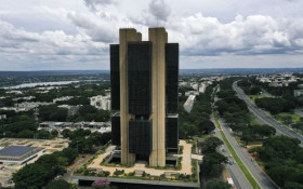 Copom decide juros e C&acirc;mara pode votar fim da escala 6x1