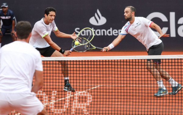 Marcelo Melo disputa esta noite vaga na final de duplas do Rio Open
