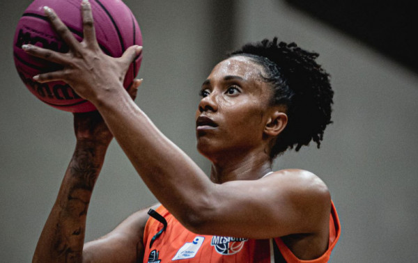 Maternidade motiva jogadora de basquete a buscar novas conquistas
