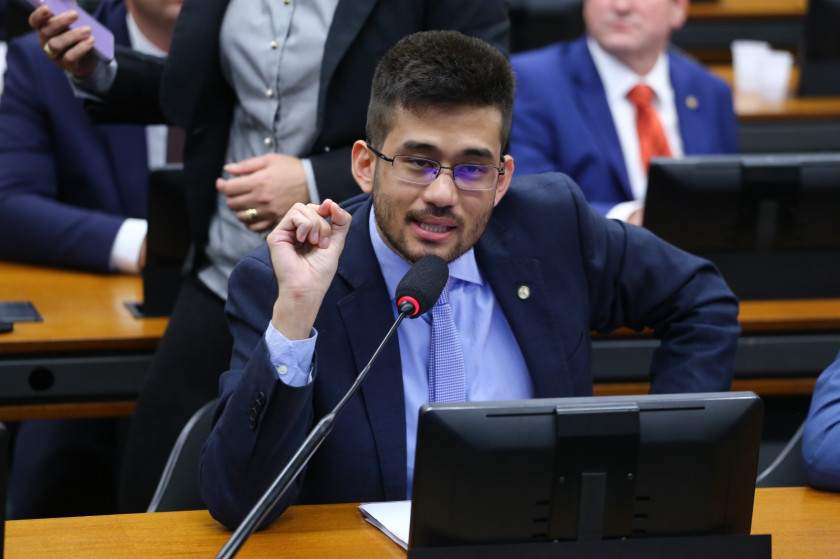 Projeto prev&ecirc; dist&acirc;ncia de 10 m de PMs