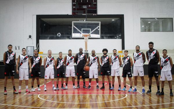 Basquete do Vasco apresenta os uniformes para a temporada