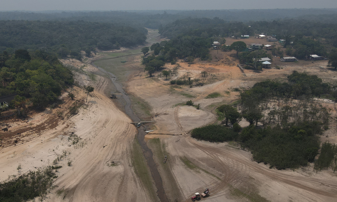 Pesquisador v&ecirc; rela&ccedil;&atilde;o entre seca no Rio Negro e aquecimento global
