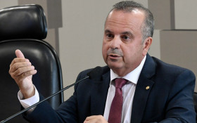 Manifesto de empres&aacute;rios defende PEC que permite diminuir jornada e sal&aacute;rios