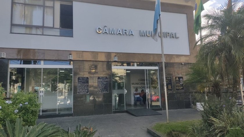 C&acirc;mara de Teres&oacute;polis se pronuncia
