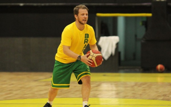 Gustavo De Conti deixa o comando da sele&ccedil;&atilde;o masculina de basquete