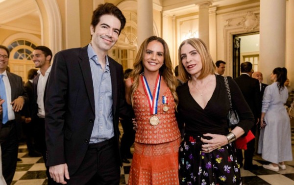 CEO do Cart&oacute;rio Quinze, Michelle Novaes recebe a Medalha Pedro Ernesto