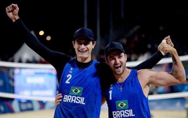 V&ocirc;lei de Praia: Andr&eacute; e George se garantem nos Jogos de Paris