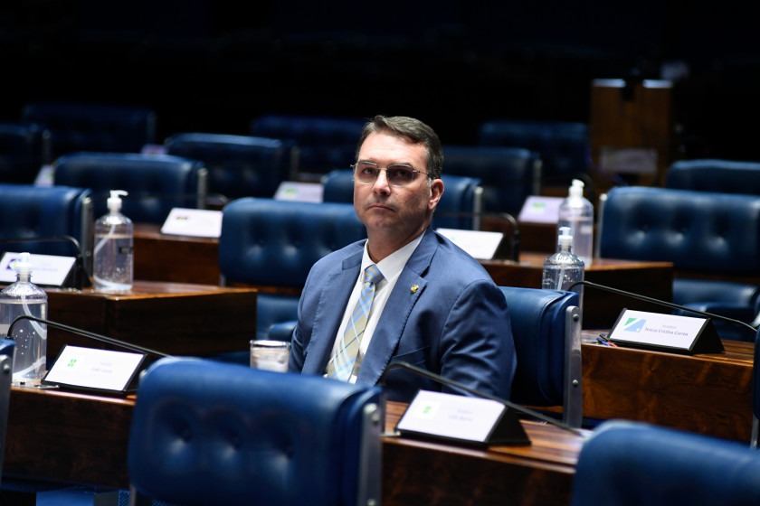 Pesquisa: Fl&aacute;vio perde pontos em setores bolsonaristas