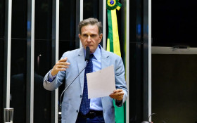 Com igreja e sem impostos
