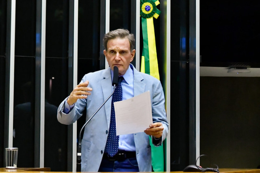 Com igreja e sem impostos