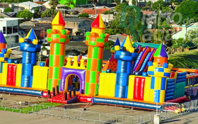 Castelo infl&aacute;vel &eacute; a divers&atilde;o da crian&ccedil;ada