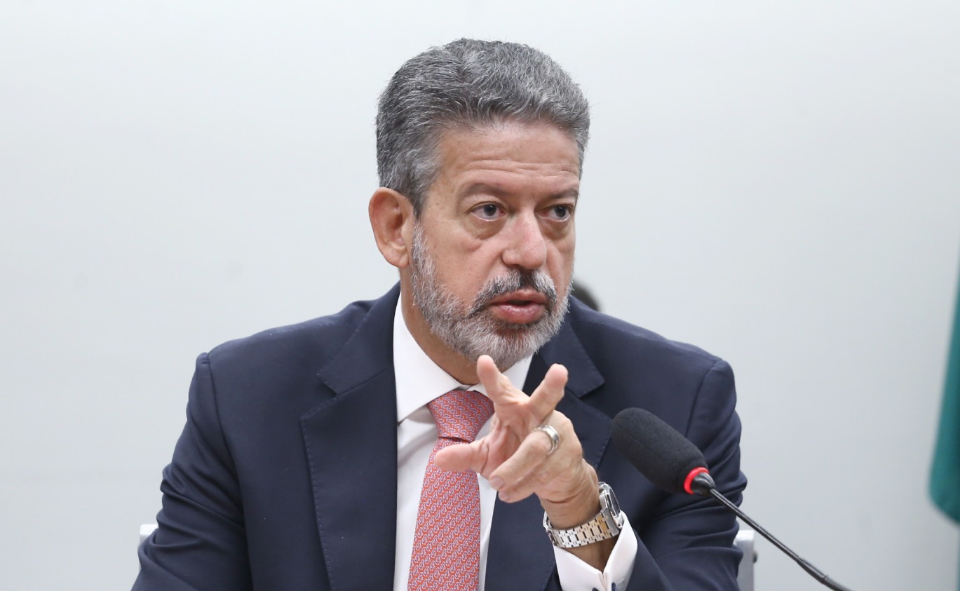 Justi&ccedil;a v&ecirc; "inven&ccedil;&atilde;o leviana" em men&ccedil;&atilde;o a Lira como convidado de festa de Vorcaro com 120 mulheres