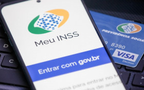 Aposentados t&ecirc;m at&eacute; s&aacute;bado para pedir devolu&ccedil;&atilde;o de descontos do INSS