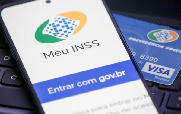 Aposentados t&ecirc;m at&eacute; s&aacute;bado para pedir devolu&ccedil;&atilde;o de descontos do INSS