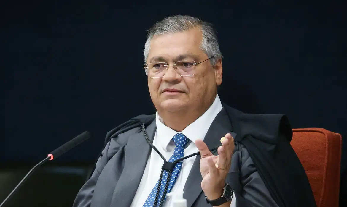 Fl&aacute;vio Dino manda PF investigar poss&iacute;veis crimes em emendas PIX