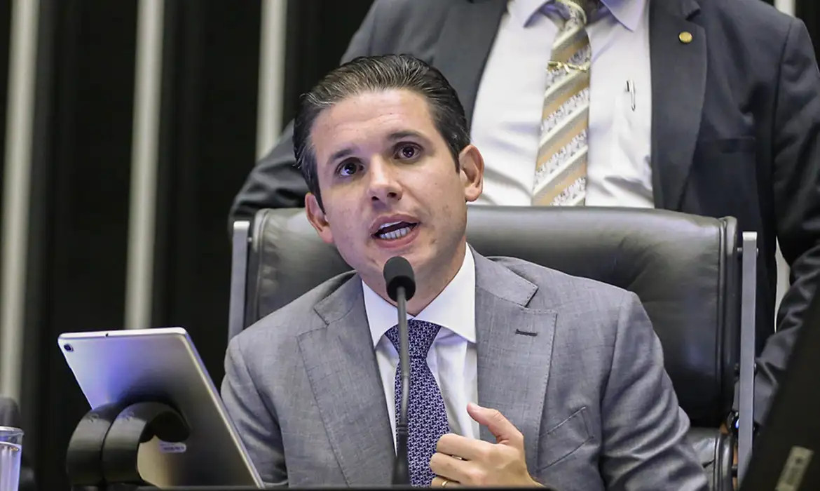 Hugo Motta critica tarifa dos EUA e defende reciprocidade econ&ocirc;mica