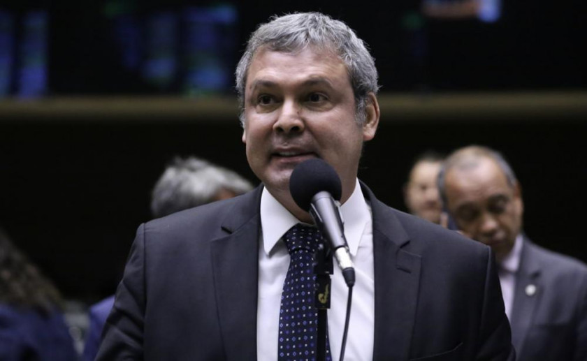 Lindbergh aciona STF para obrigar Congresso a instalar CPI do Master