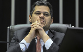 Alcolumbre revida &agrave; campanha do PT com suas bombas