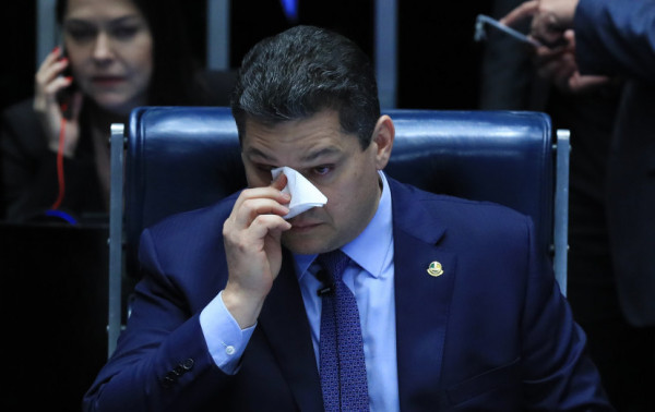 Governo festeja a hora de Davi Alcolumbre mostrar a cara