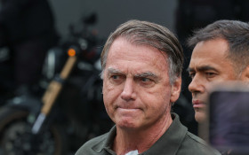 Jair Bolsonaro apresenta "consider&aacute;vel melhora" em crise de solu&ccedil;os na domiciliar