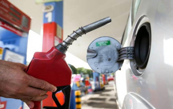 Gasolina sobe R$ 0,48 e novo pre&ccedil;o come&ccedil;a a valer nesta sexta‑feira (29)