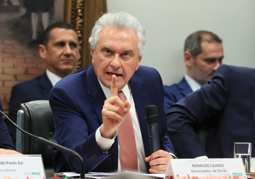 Caiado cobra explica&ccedil;&otilde;es de Fl&aacute;vio Bolsonaro ap&oacute;s &aacute;udio a Vorcaro