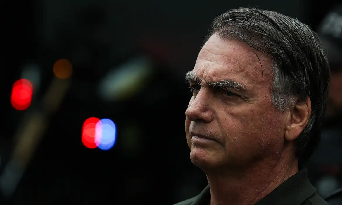 Defesa de Bolsonaro nega "falta grave" e pede mais tempo de domiciliar