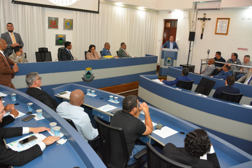 Cotia aprova mudan&ccedil;as no Estatuto e homenagens