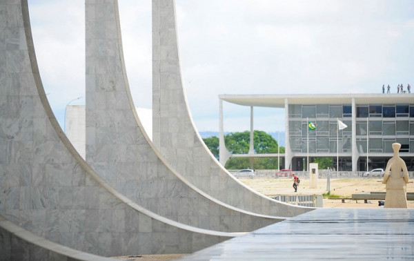 Governar &eacute; retificar