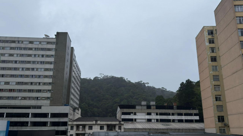 Frente fria provoca temporais e derruba temperaturas no Sul do pa&iacute;s