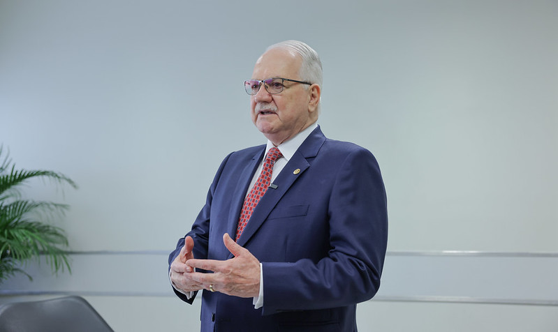Fachin cobra explica&ccedil;&otilde;es de Moraes, Mendon&ccedil;a, Gonet e PF