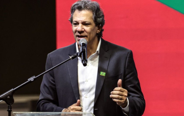 Haddad mant&eacute;m defesa da taxa&ccedil;&atilde;o de compras internacionais
