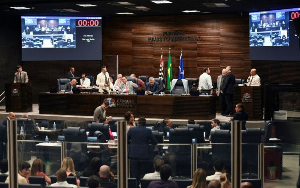 Guarulhos aprova projetos e discute sa&uacute;de mental da GCM