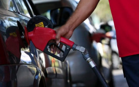 Governo an&uacute;ncia subs&iacute;dio de R$ 0,89 por litro da gasolina
