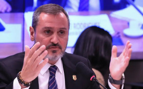 Andrei Rodrigues tem at&eacute; hoje para explicar perman&ecirc;ncia no comando da PF