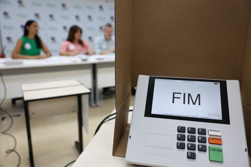 Intelig&ecirc;ncia Artificial e Democracia