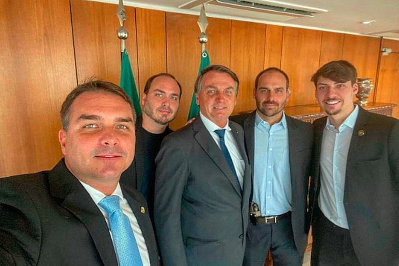 Coluna Magnavita | Fam&iacute;lia Bolsonaro prefere perder ao inv&eacute;s de criar uma nova lideran&ccedil;a da direita