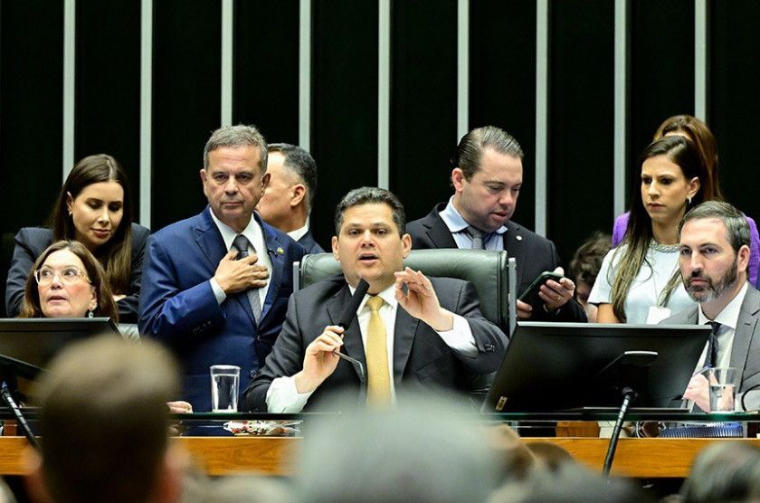 PT diz ao STF que Lei da Dosimetria pune roubo de celular com mais rigor que tentativa de golpe