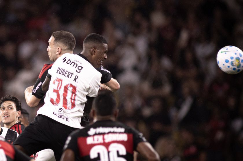 Vasco e Flamengo far&atilde;o Cl&aacute;ssico dos Milh&otilde;es com muitas mudan&ccedil;as