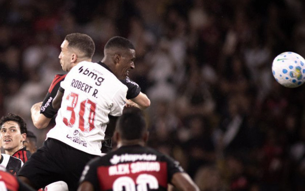Vasco e Flamengo far&atilde;o Cl&aacute;ssico dos Milh&otilde;es com muitas mudan&ccedil;as
