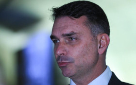 Fl&aacute;vio Bolsonaro critica investiga&ccedil;&atilde;o de Lulinha e fala sobre IA