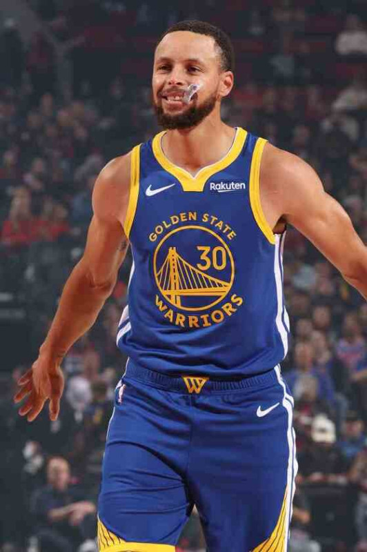 Curry diz que jogadores da NBA 's&atilde;o mal remunerados'