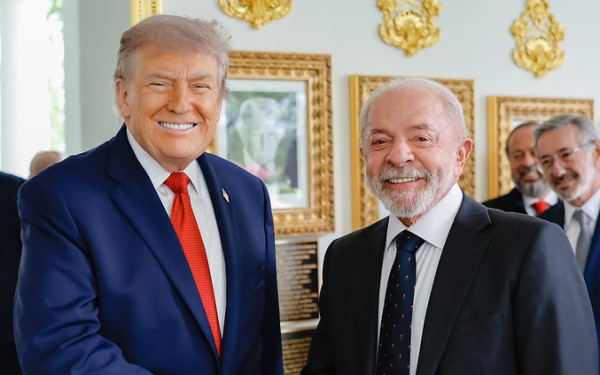A m&atilde;o pesada de Washington