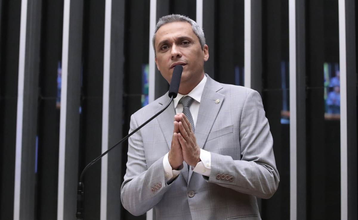 STF afasta imunidade parlamentar e torna Gustavo Gayer r&eacute;u por inj&uacute;ria contra Lula