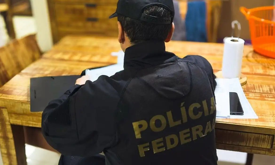 PF deflagra opera&ccedil;&atilde;o contra fac&ccedil;&otilde;es em 16 estados