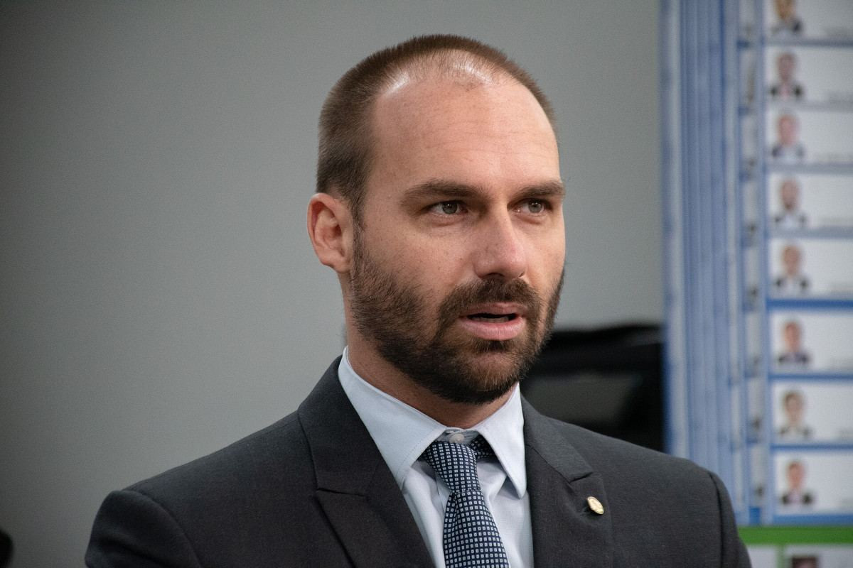 Eduardo Bolsonaro &eacute; demitido da PF por abandono de cargo