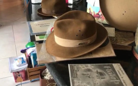 O ic&ocirc;nico chap&eacute;u de Indiana Jones nasceu aqui