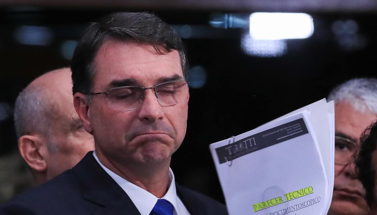 "Caso Fl&aacute;vio possui o trip&eacute; da crise"